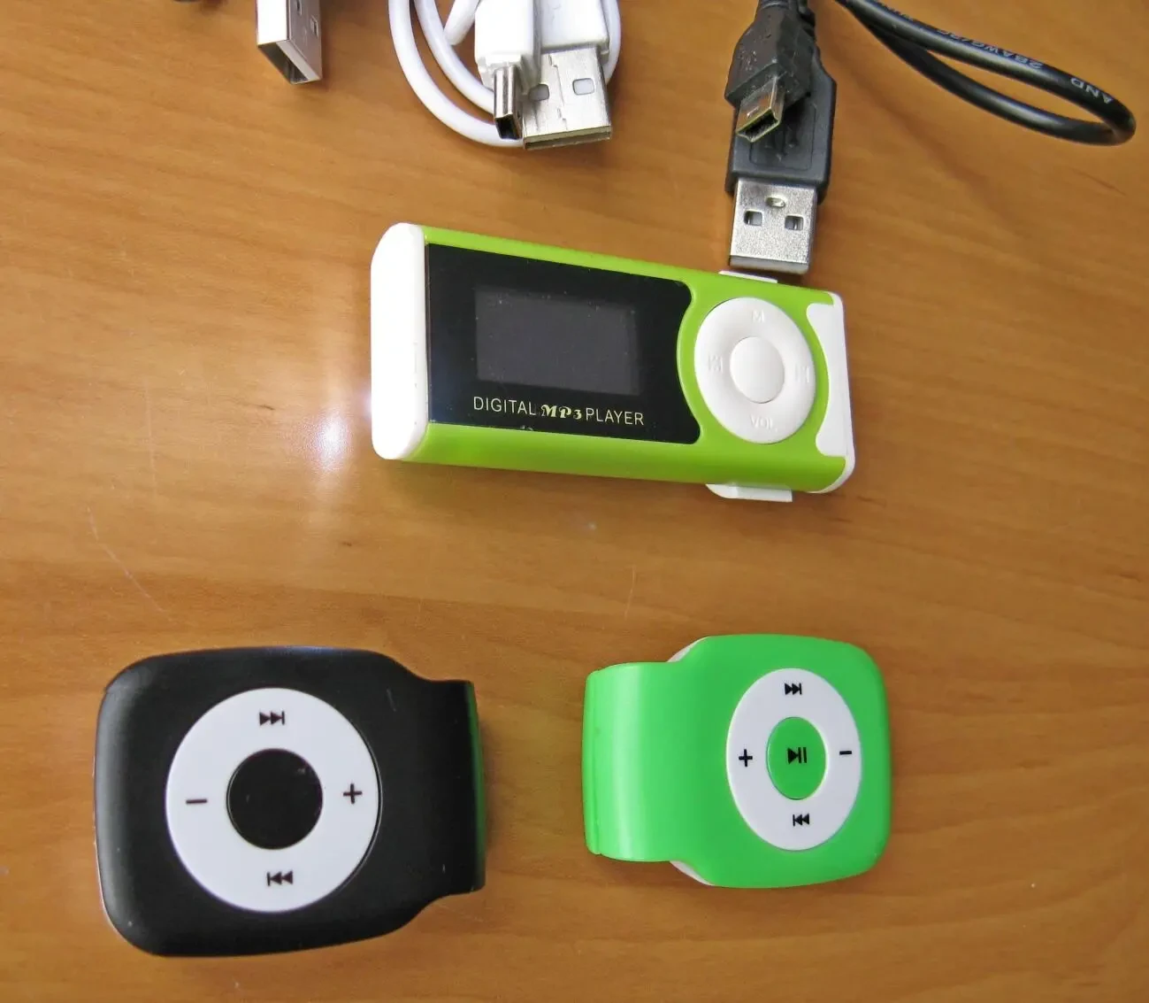 Портативний mp3 плеєр з дисплеєм та світлодіодним підсвічуванням 3