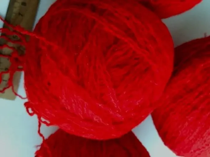 Пряжа нитки красный красивый цвет с шерстью Вес  495 гр 4