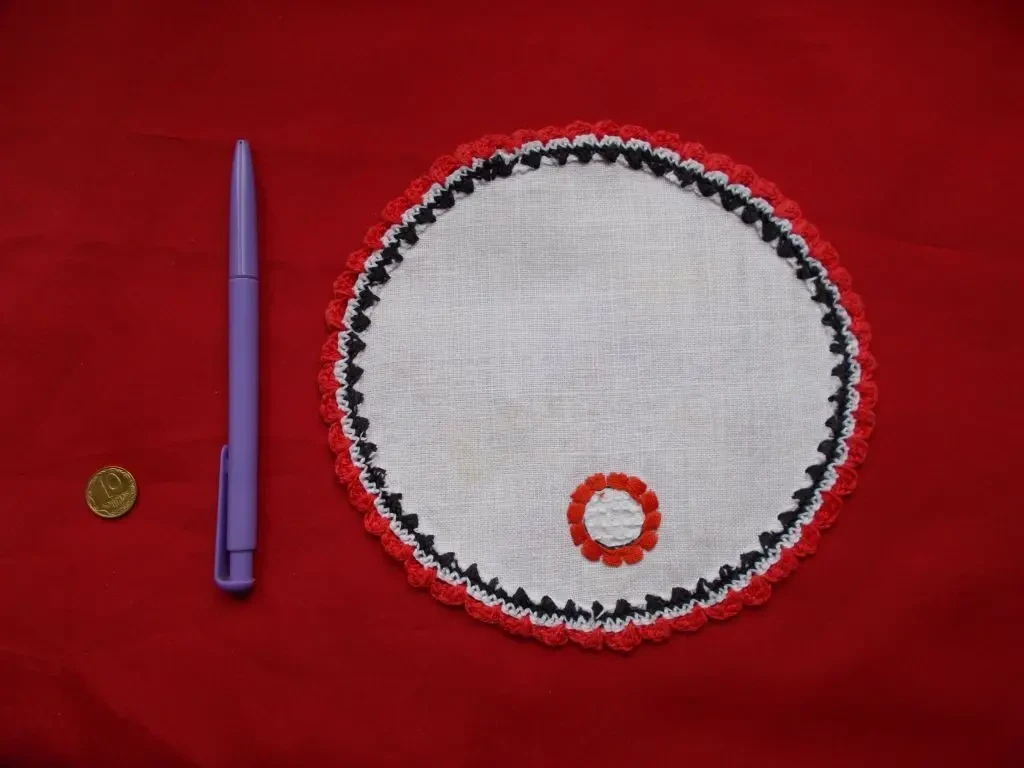 Салфетка малая ручной работы д 17см 3