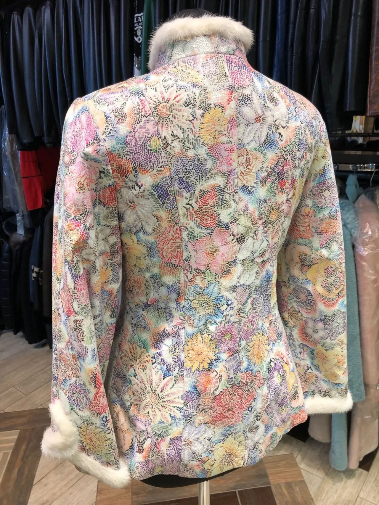 Шкіряна куртка,жіноча,комір норка 5