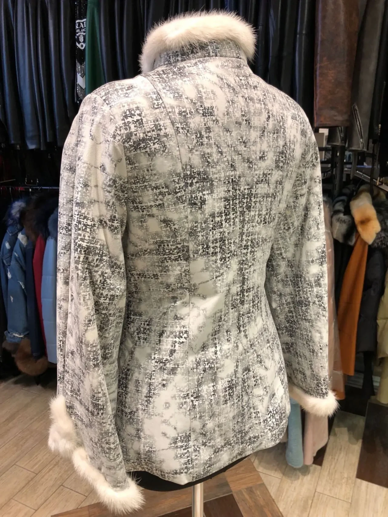 Шкіряна куртка,жіноча,комір норка 4