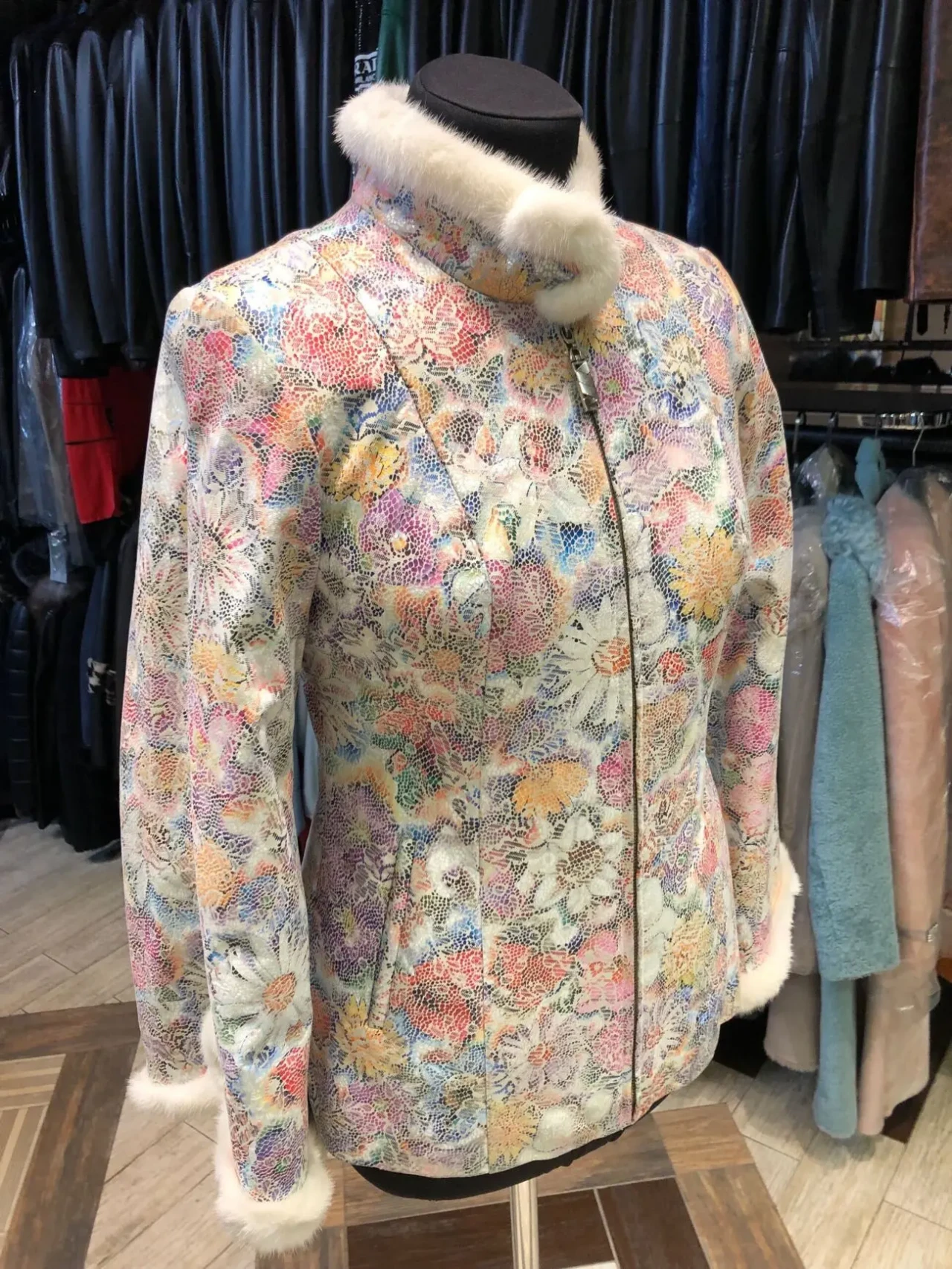 Шкіряна куртка,жіноча,комір норка 3