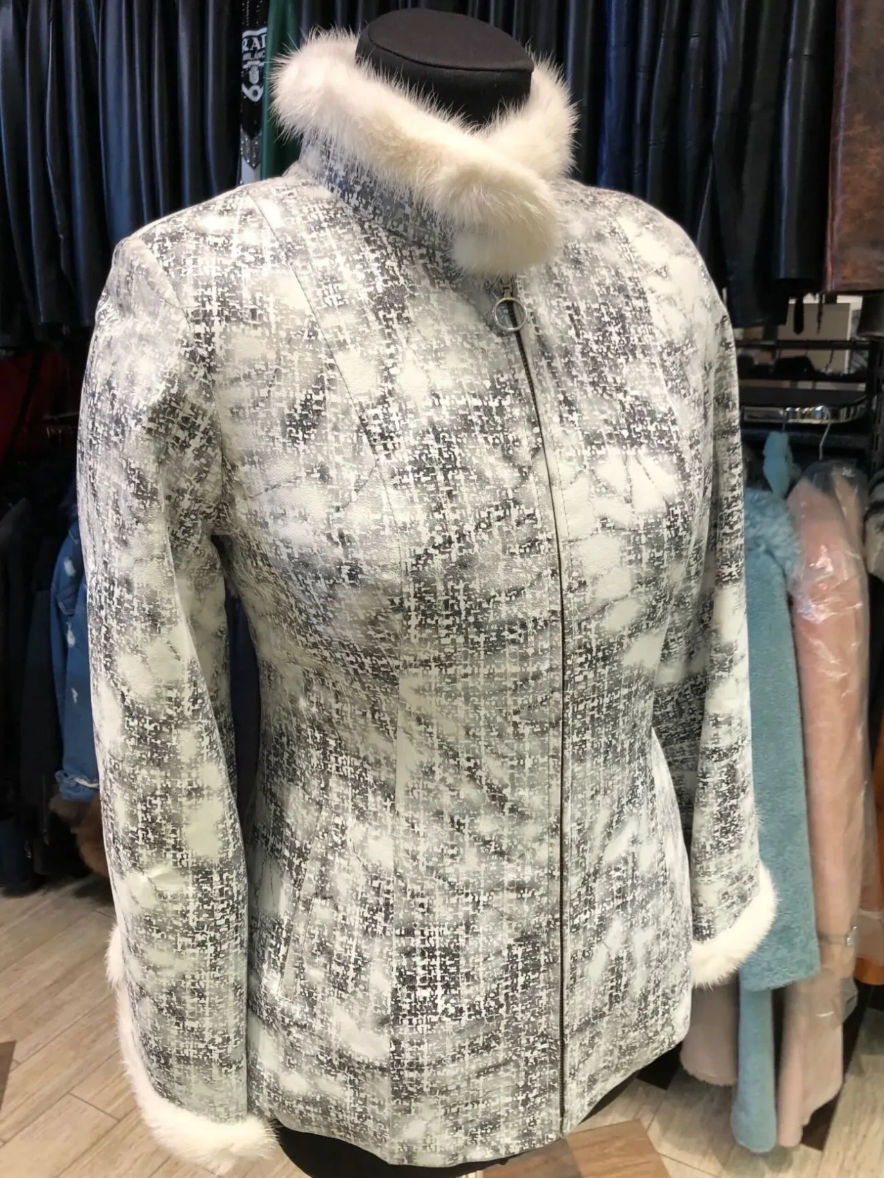 Шкіряна куртка,жіноча,комір норка 2