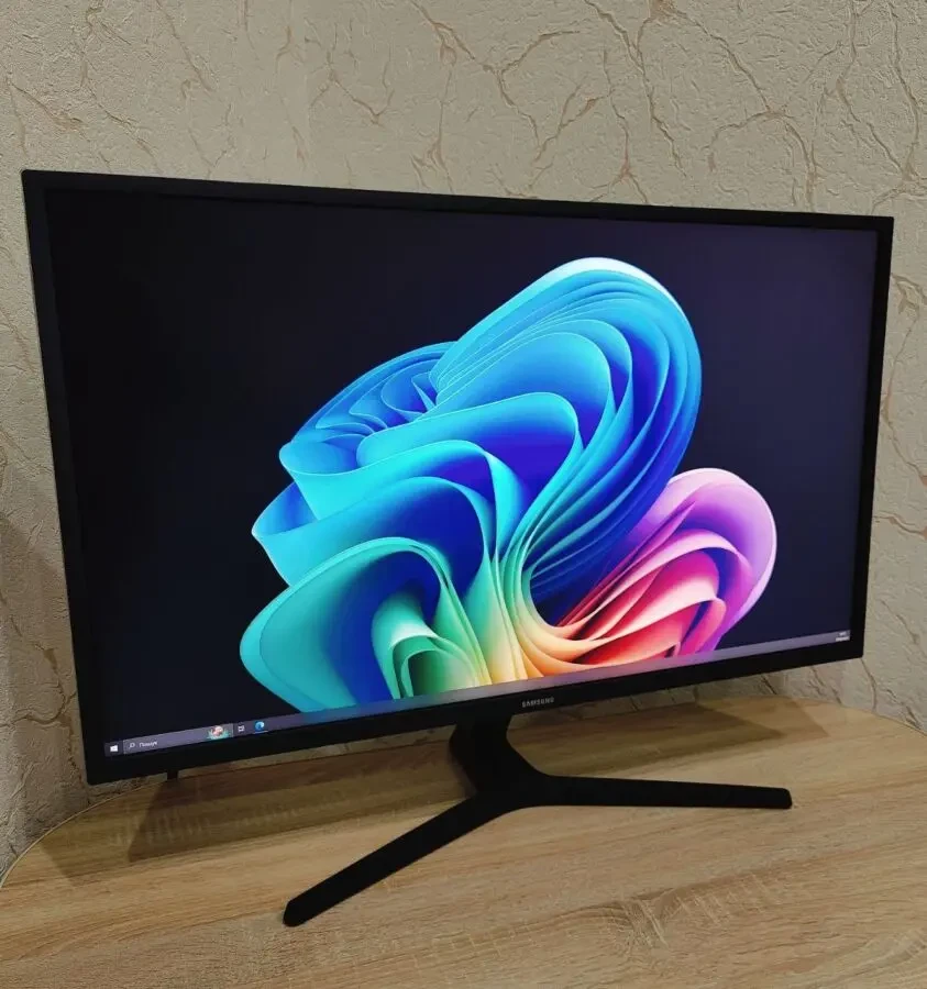 Монітор 32 Samsung U32J590U 3840x2160 4K UltraHD VA LED 75Гц 4мс HDMI 2
