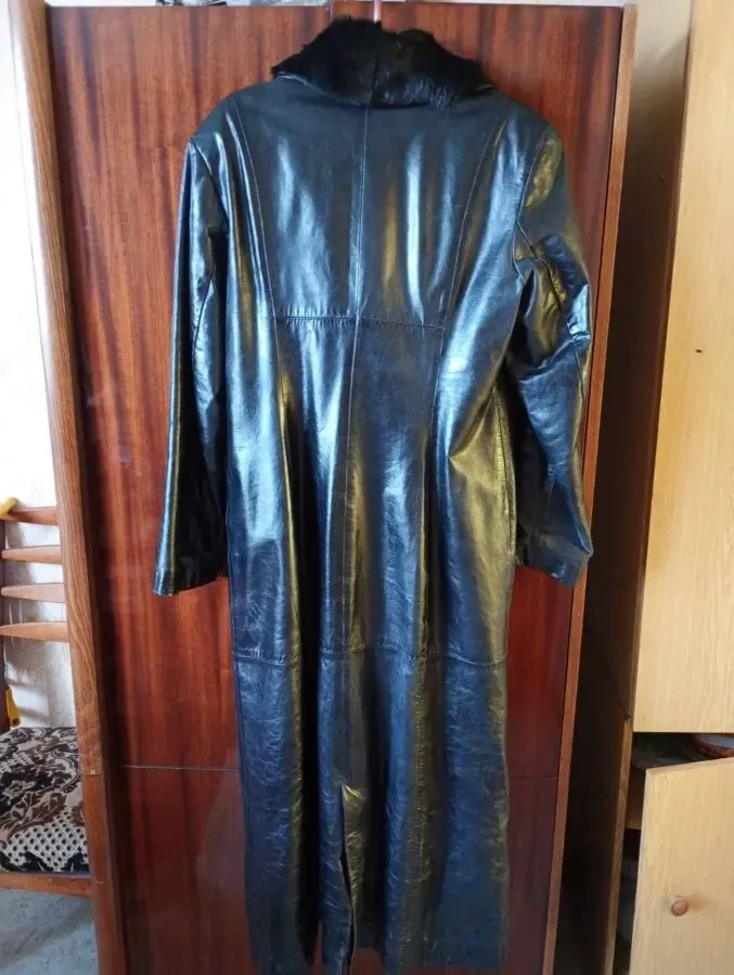 Женское кожаное, лаковое, черное пальто - 20 dvd дисков в подарок. 2