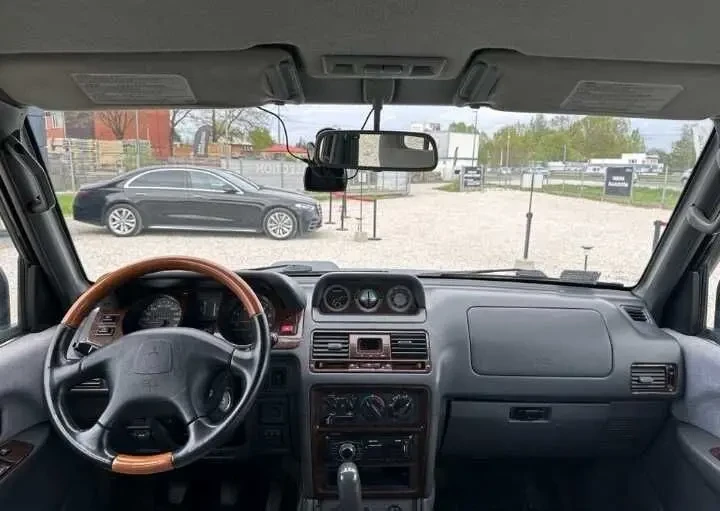 Mitsubishi Pajero 9