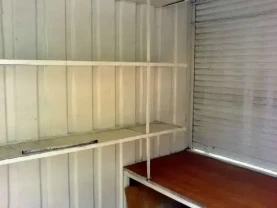 Торговый киоск с местом на Центральном рынке.