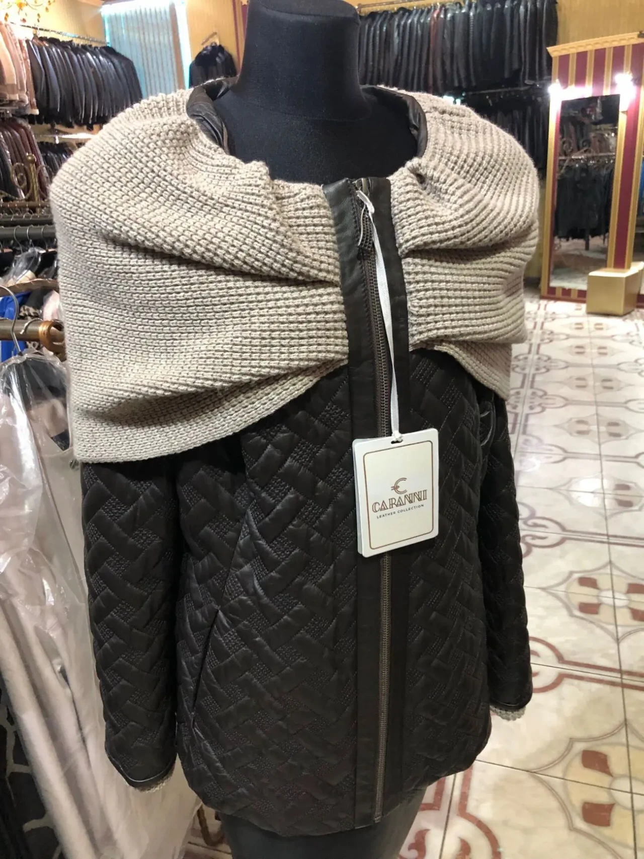 Утеплена шкіряна куртка.капюшон шерсть