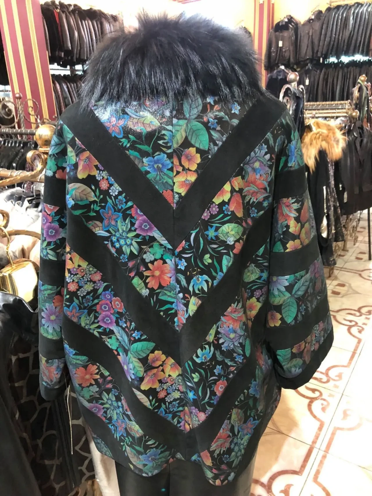 Замшева куртка,шовкографіка,комір єнот 2