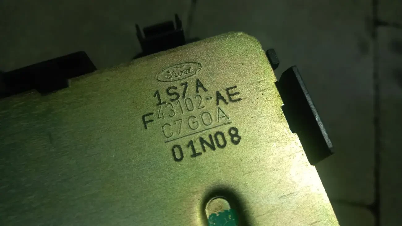 Замок багажника Ford mondeo mk3 1S7AF43102AE  замок крышки багажника 3