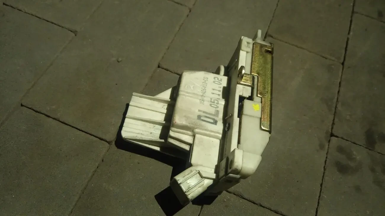 Замок дверей задньої лівої електричний Ford Mondeo mk3 XS41A26413CG 2