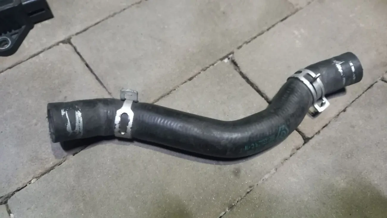 Патрубок системи охолодження RENAULT SCENIC II Grand 8200320166