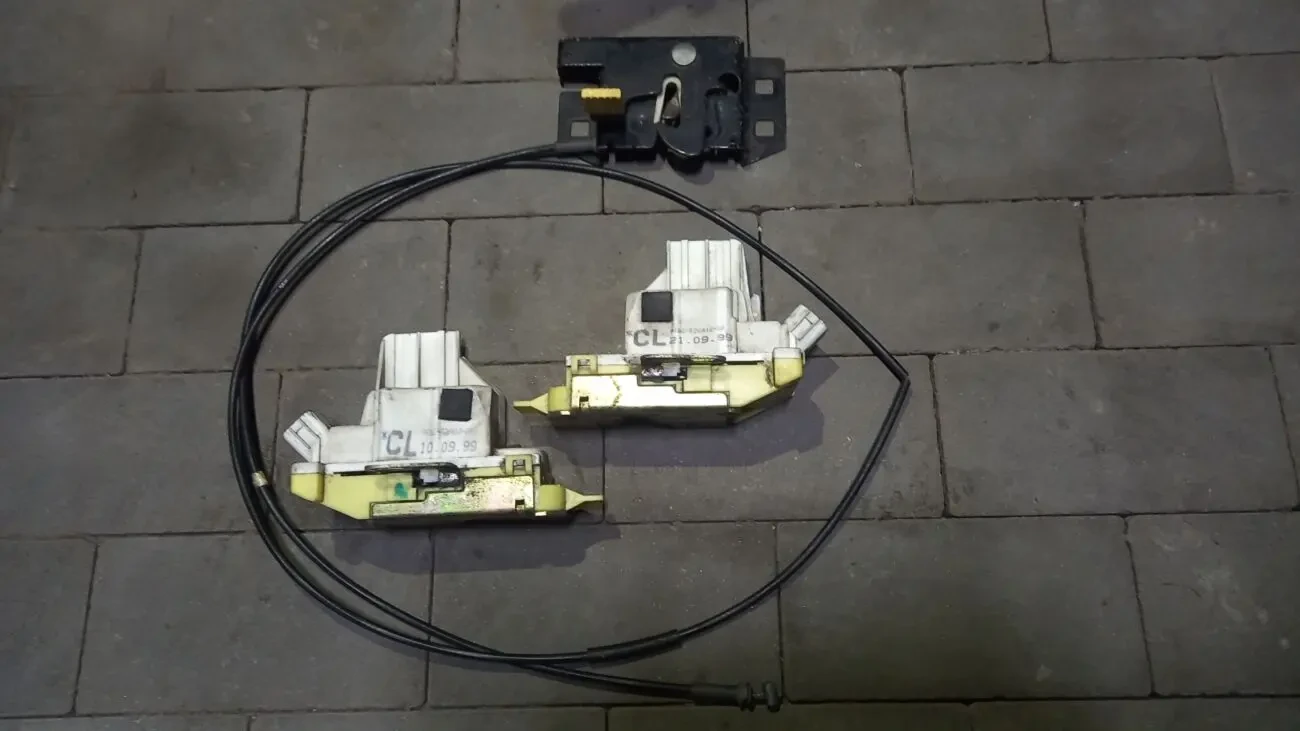 Замок дверей задньої права Ford Mondeo mk2 1996-2000 96BGF26412BP