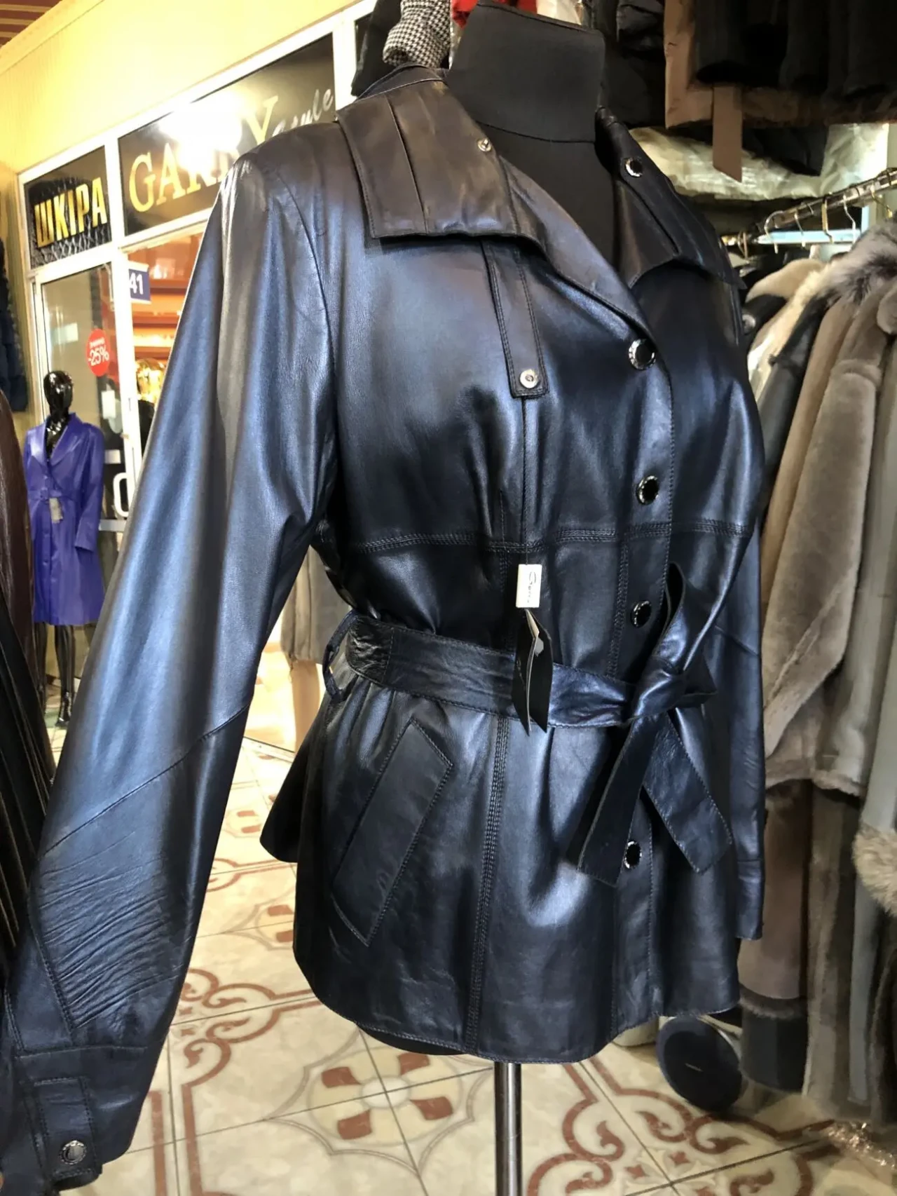 Утеплена шкіряна куртка,Італія