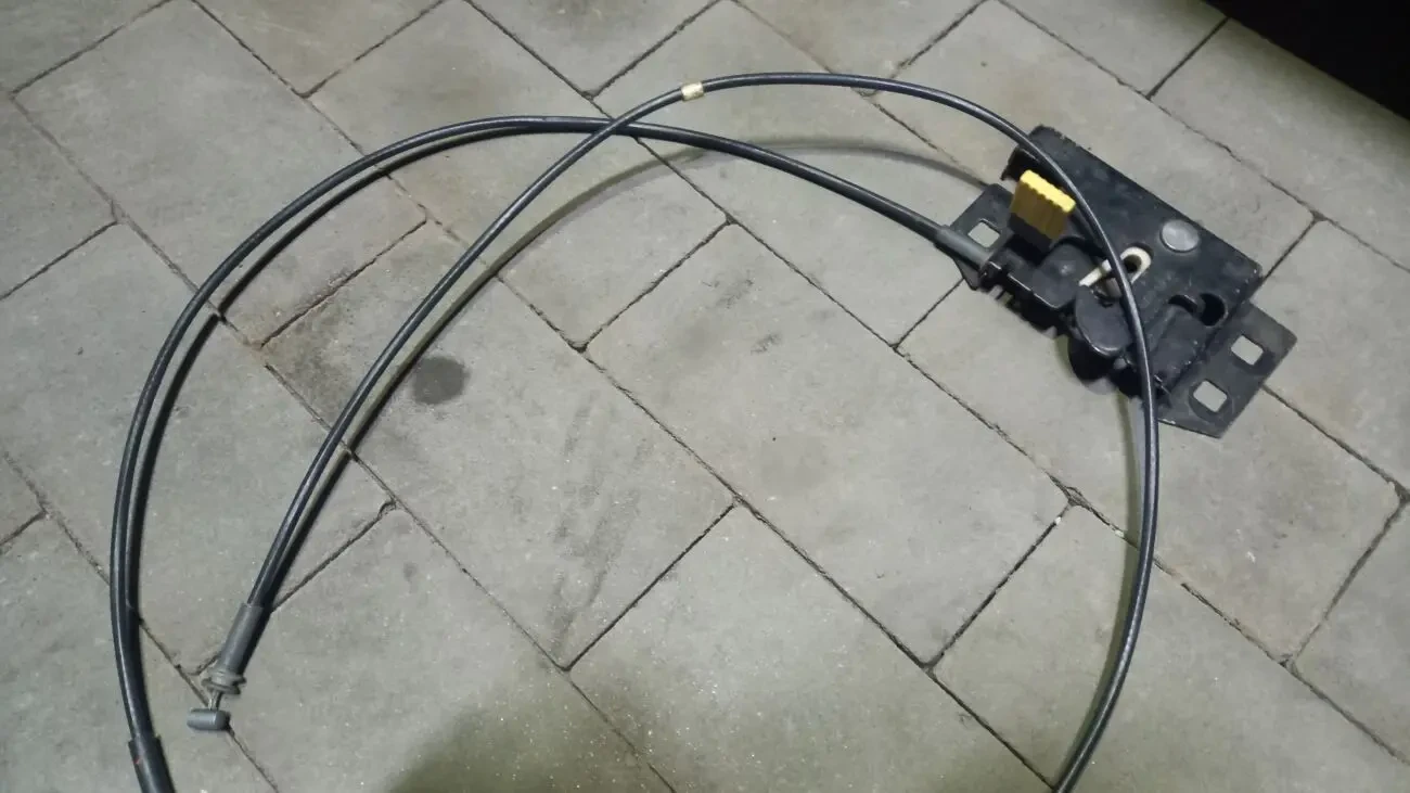 Замок капота з тросіком Ford Mondeo mk2 96BG16701AB