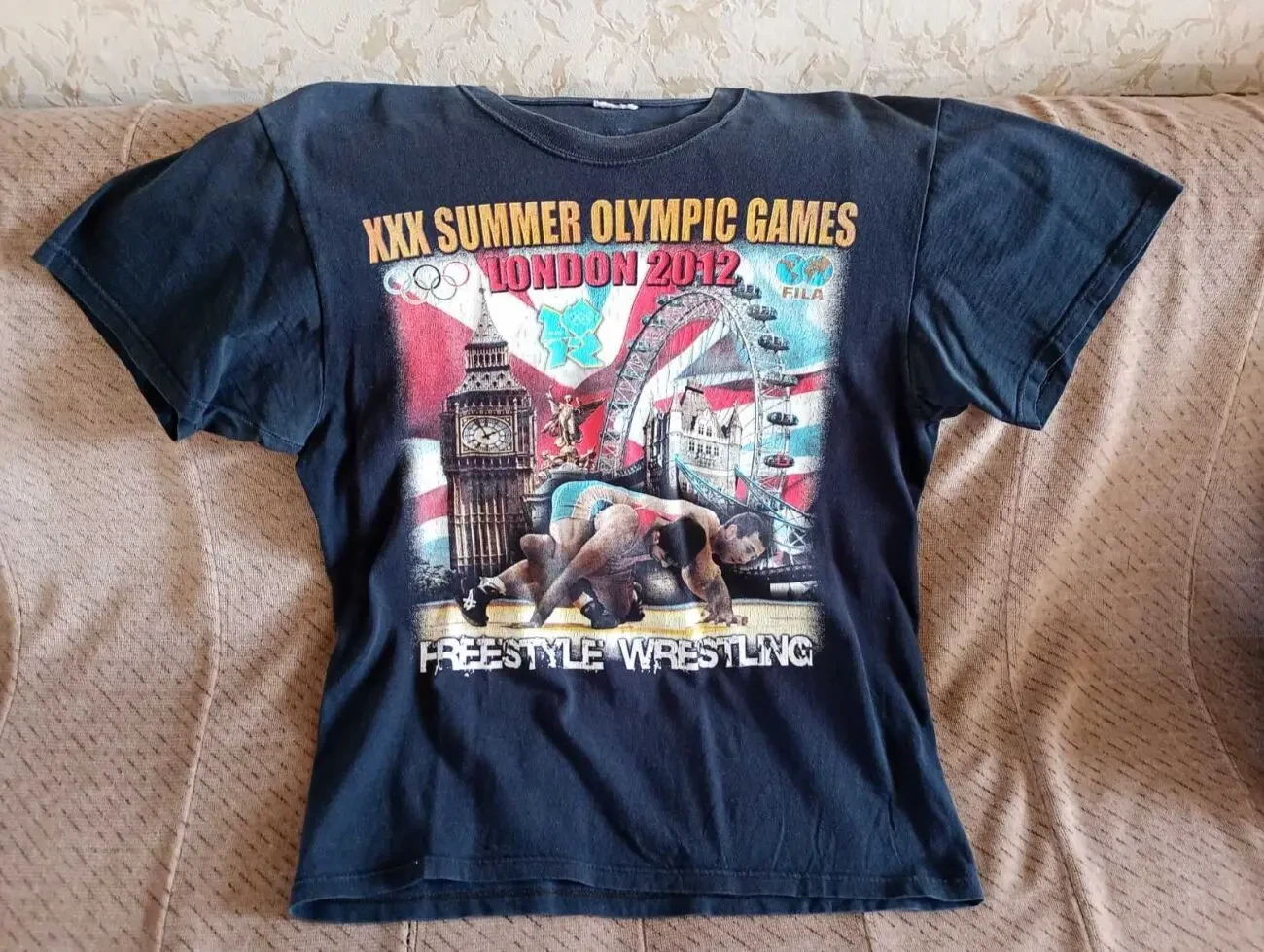 Футболка с борцами - 2 DVD диска в подарок.