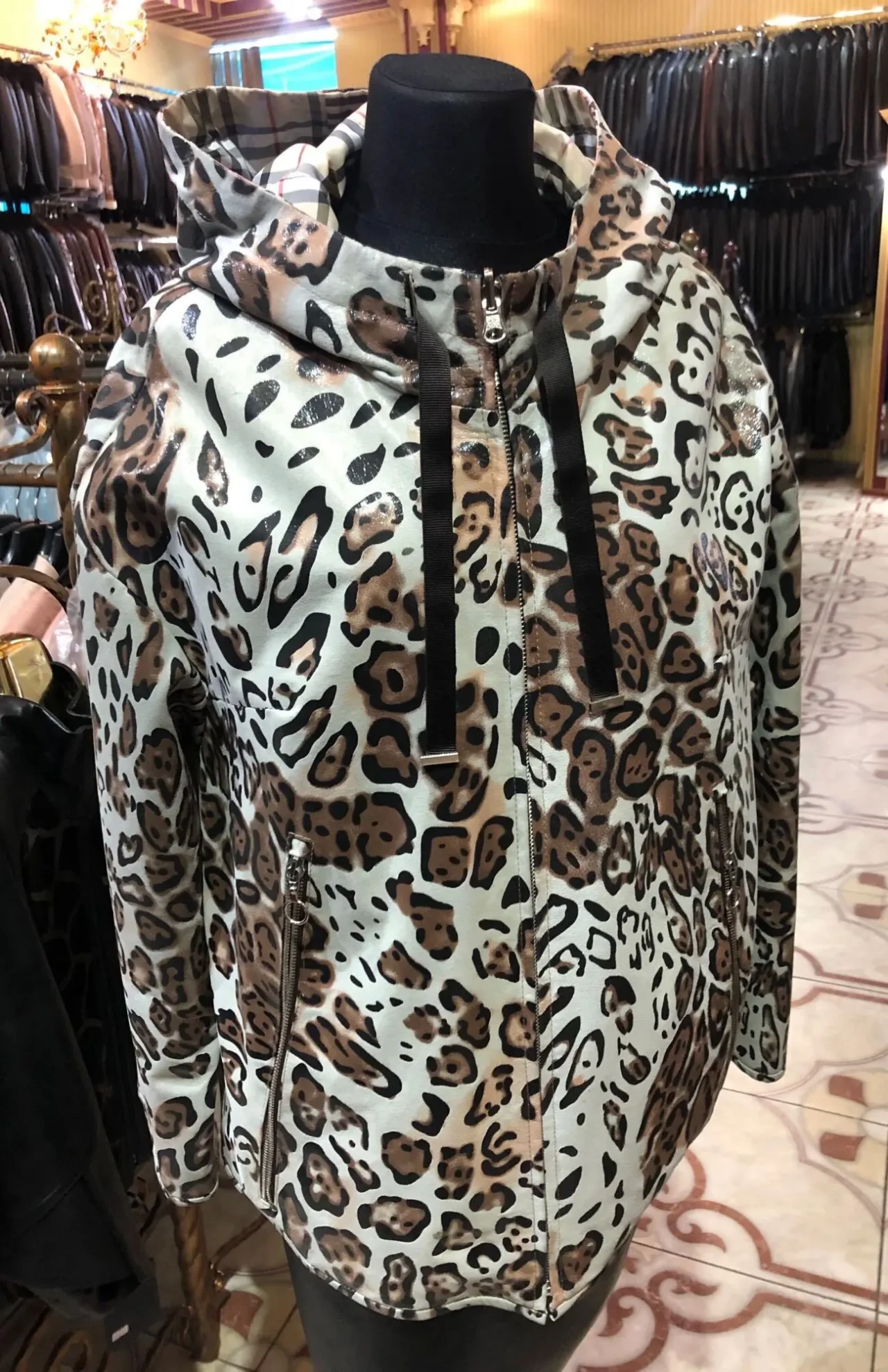 Шкіряна куртка,двостороння,капюшон