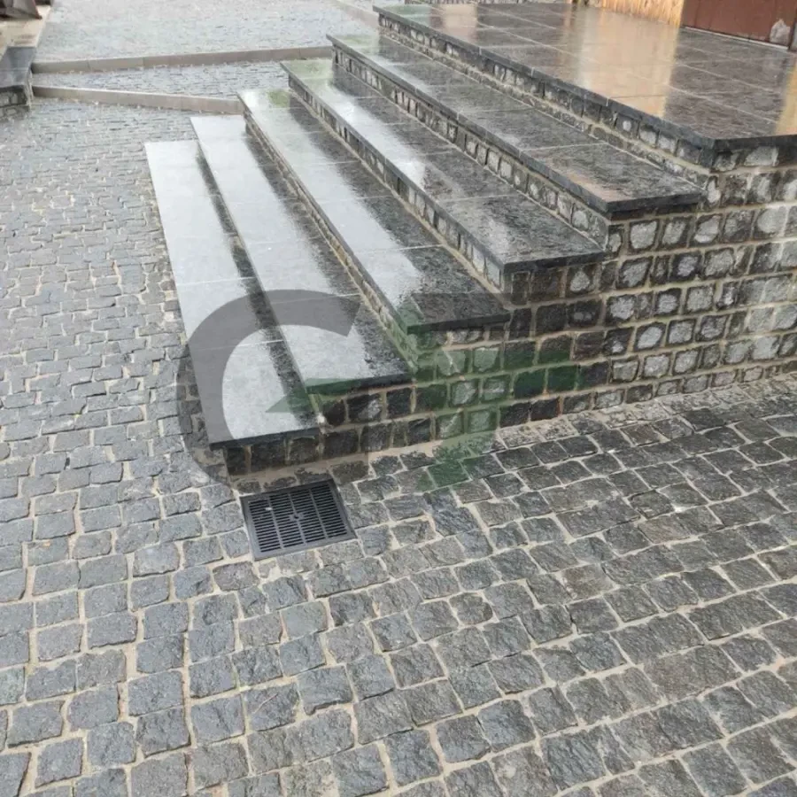 Бруківка 10х10х5 колота чорна граніт габро в наявності 6