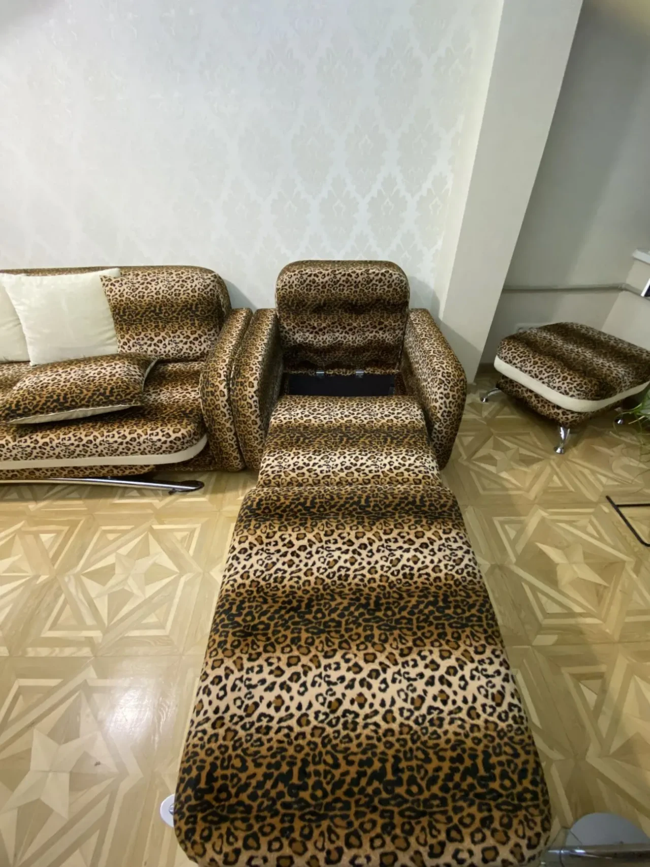 Диван з кріслом та пуф, комплект меблів 6