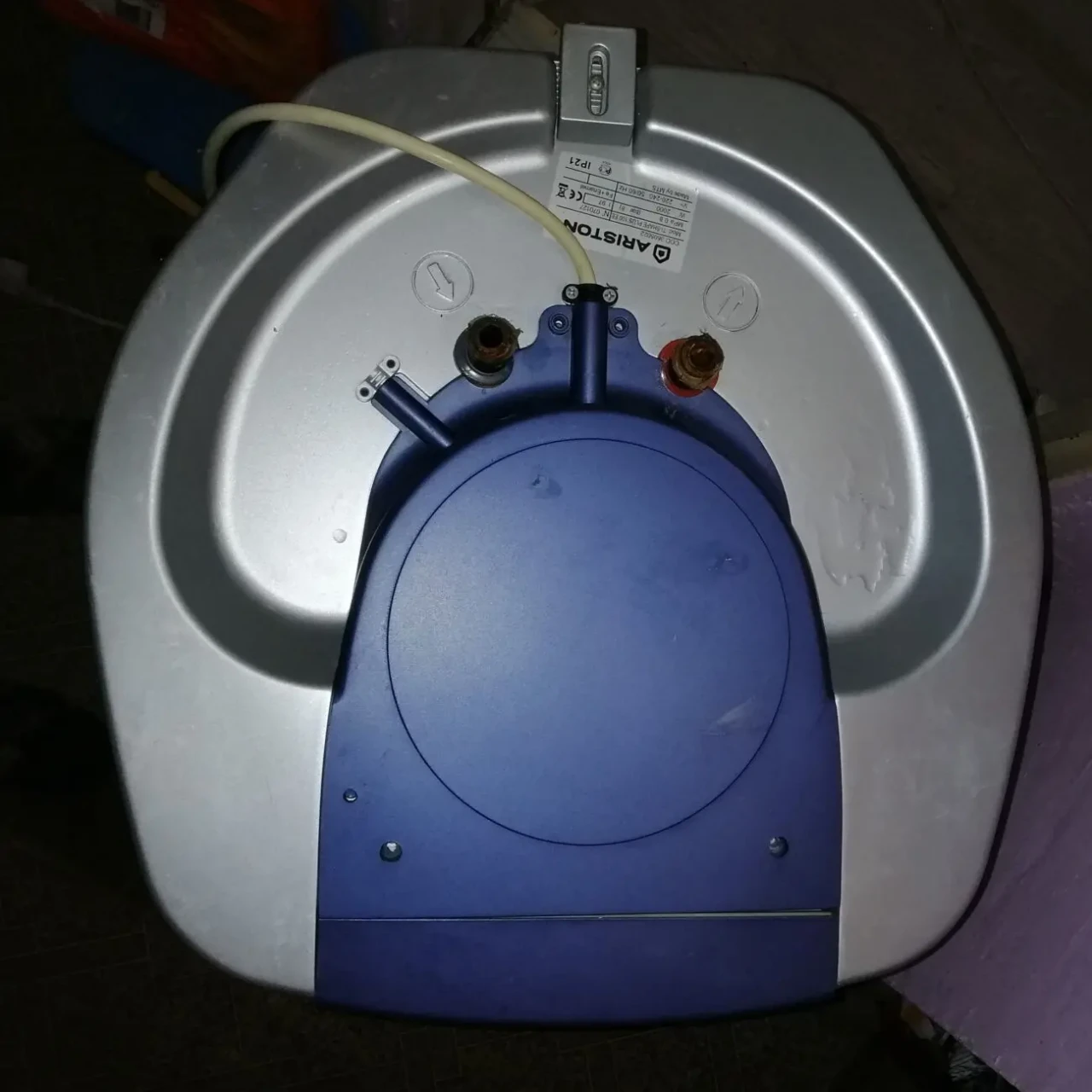 Бойлер Ariston модель TI-SHAPE PLUS 100 EE - протікаючий 4