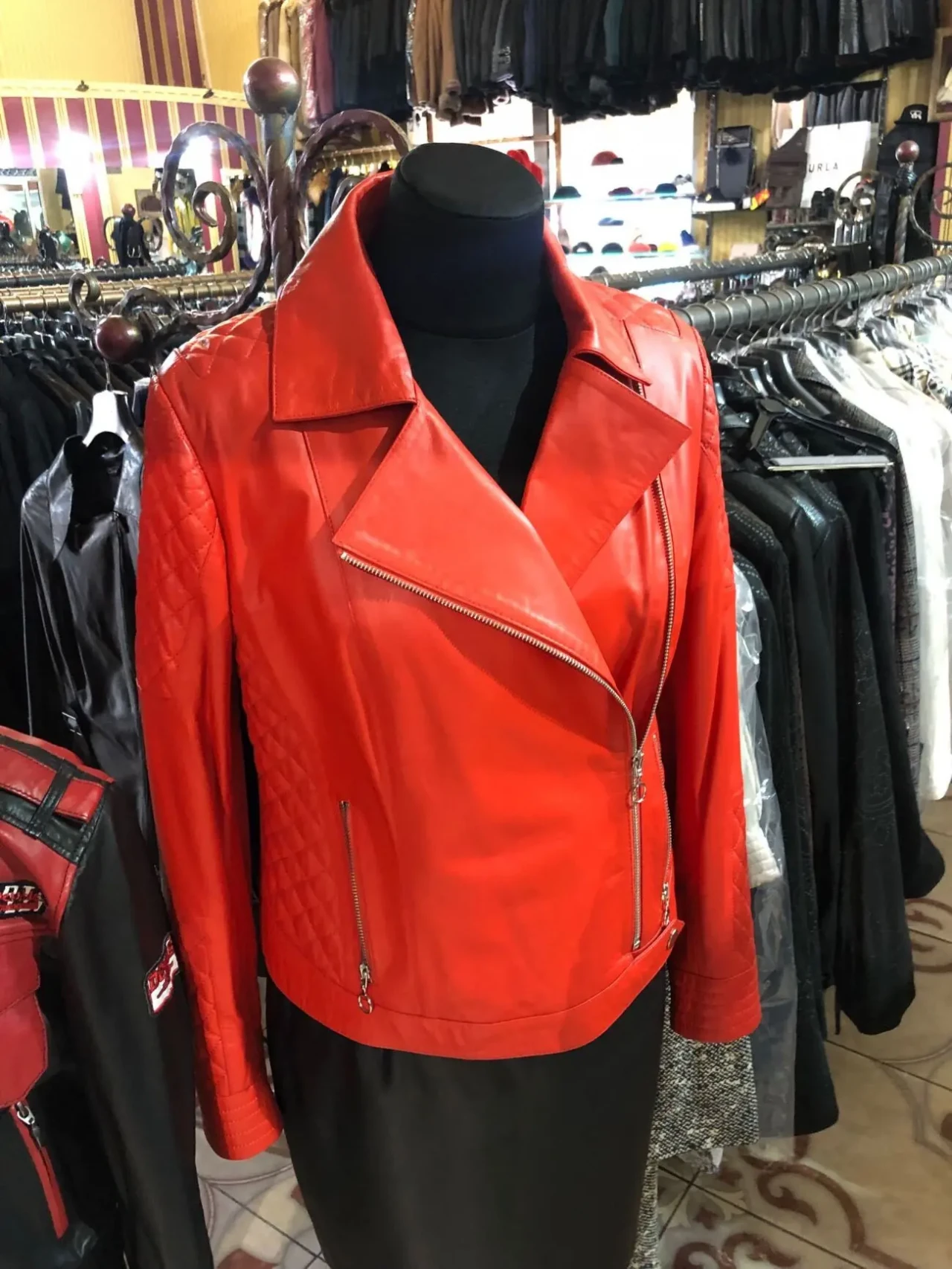 Червона шкіряна косуха,Італія 4