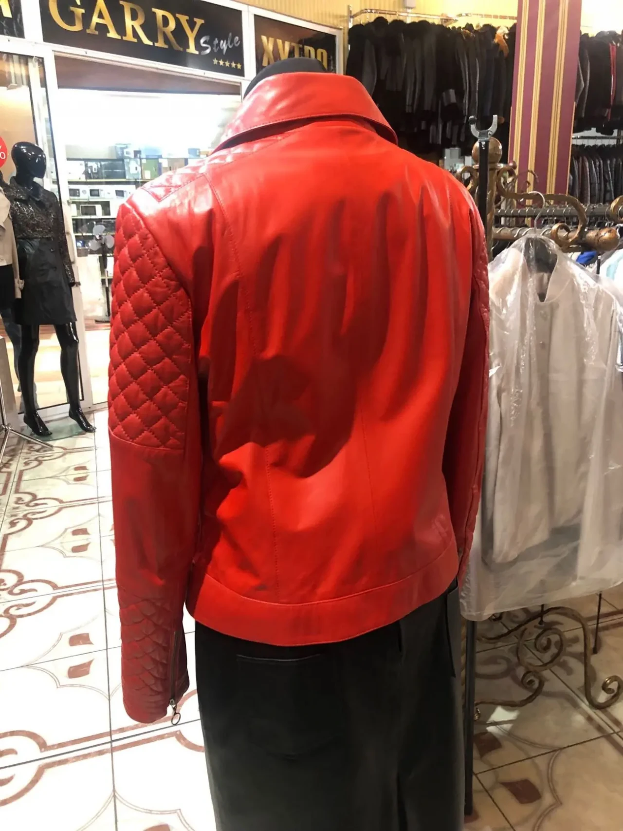 Червона шкіряна косуха,Італія 3