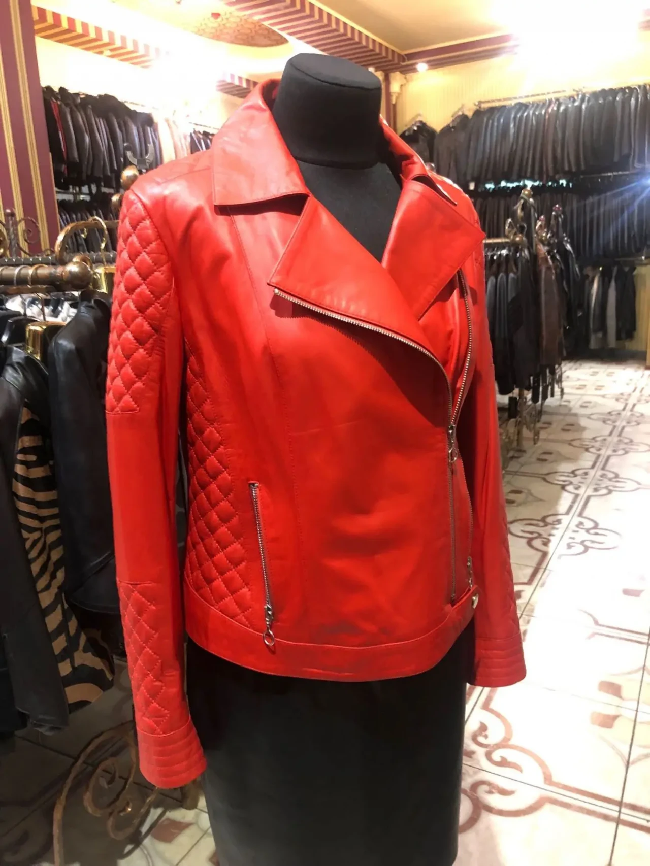 Червона шкіряна косуха,Італія 2