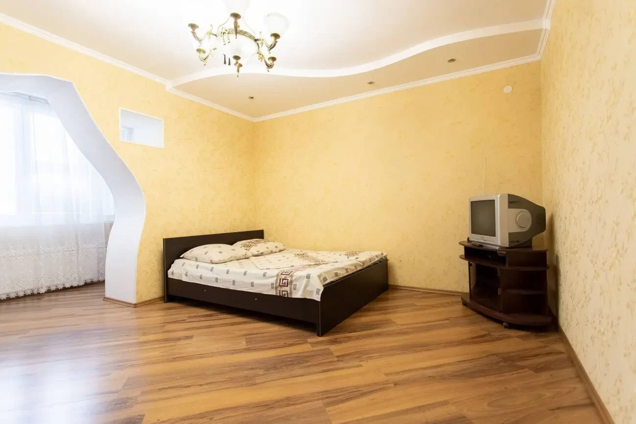 Квартира подобово в центрі Камянець -Подільський. Власник. 4