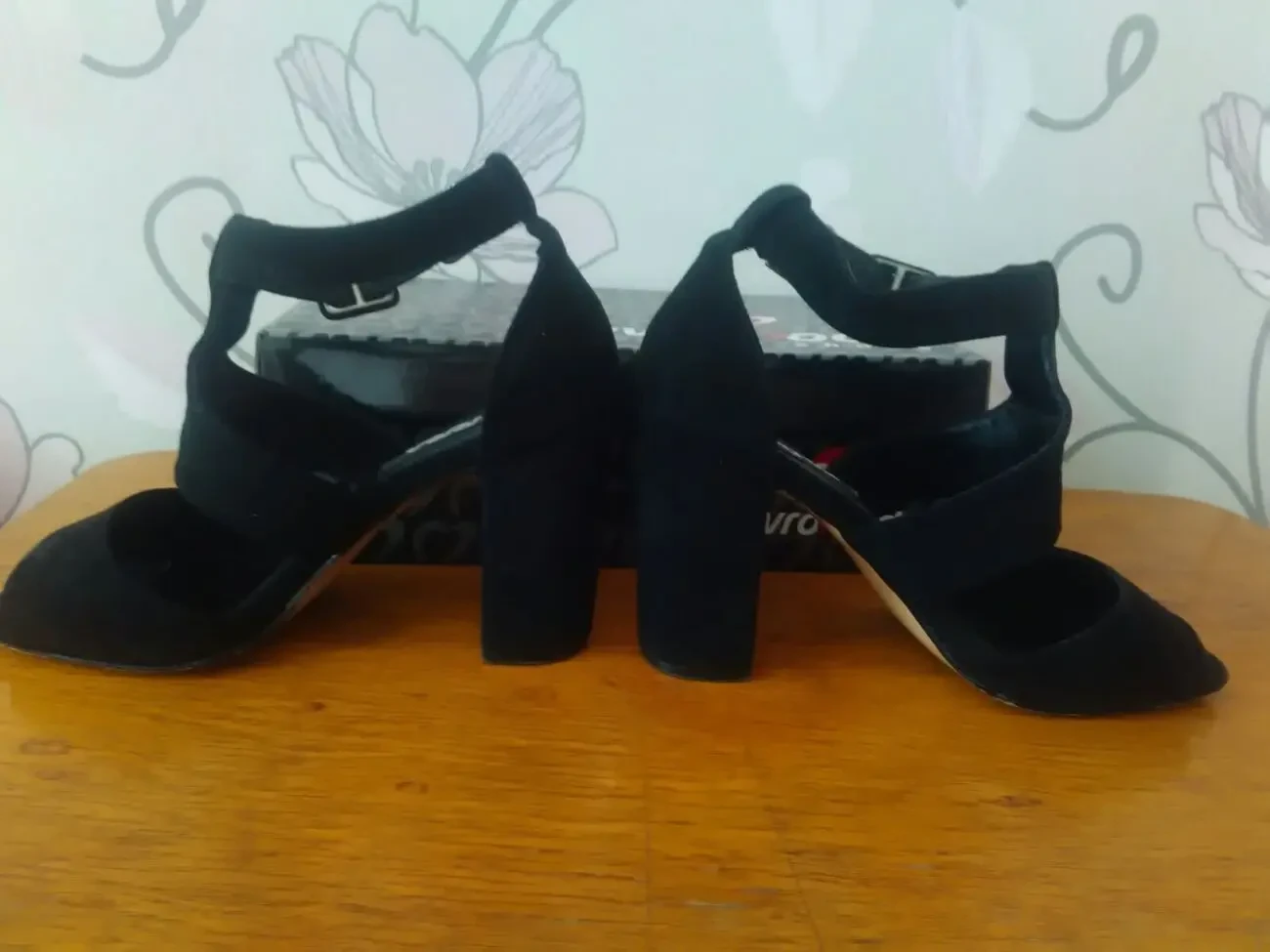 Замшевые босоножки на каблуке - 3 dvd диска с фильмами в подарок. 2