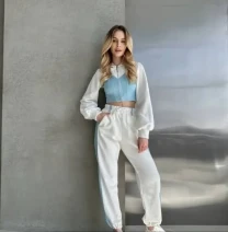 Костюм жіночий