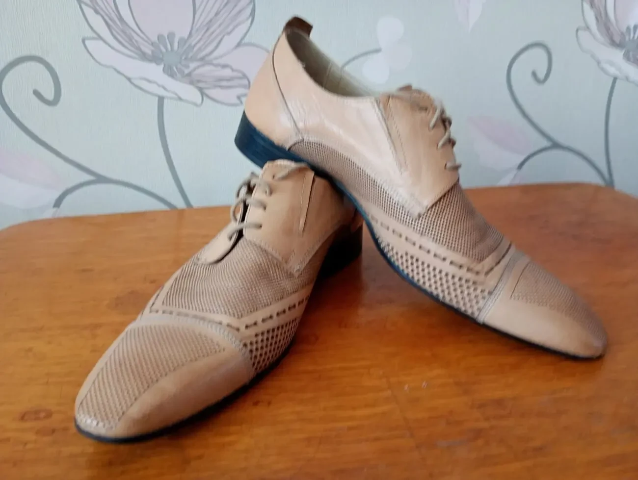 Мужские кожаные, бежевые туфли - 3 dvd диска в подарок.