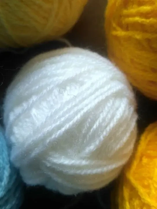 Пряжа нитки голубые, желтые, белые , общий вес 250 грамм 6