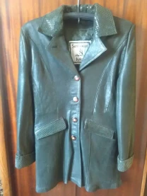 Женская, новая, кожаная, темно зеленая курточка - 10 dvd дисков в пода