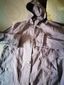 Продаю вітровку нову, бузкового кольору з капішоном