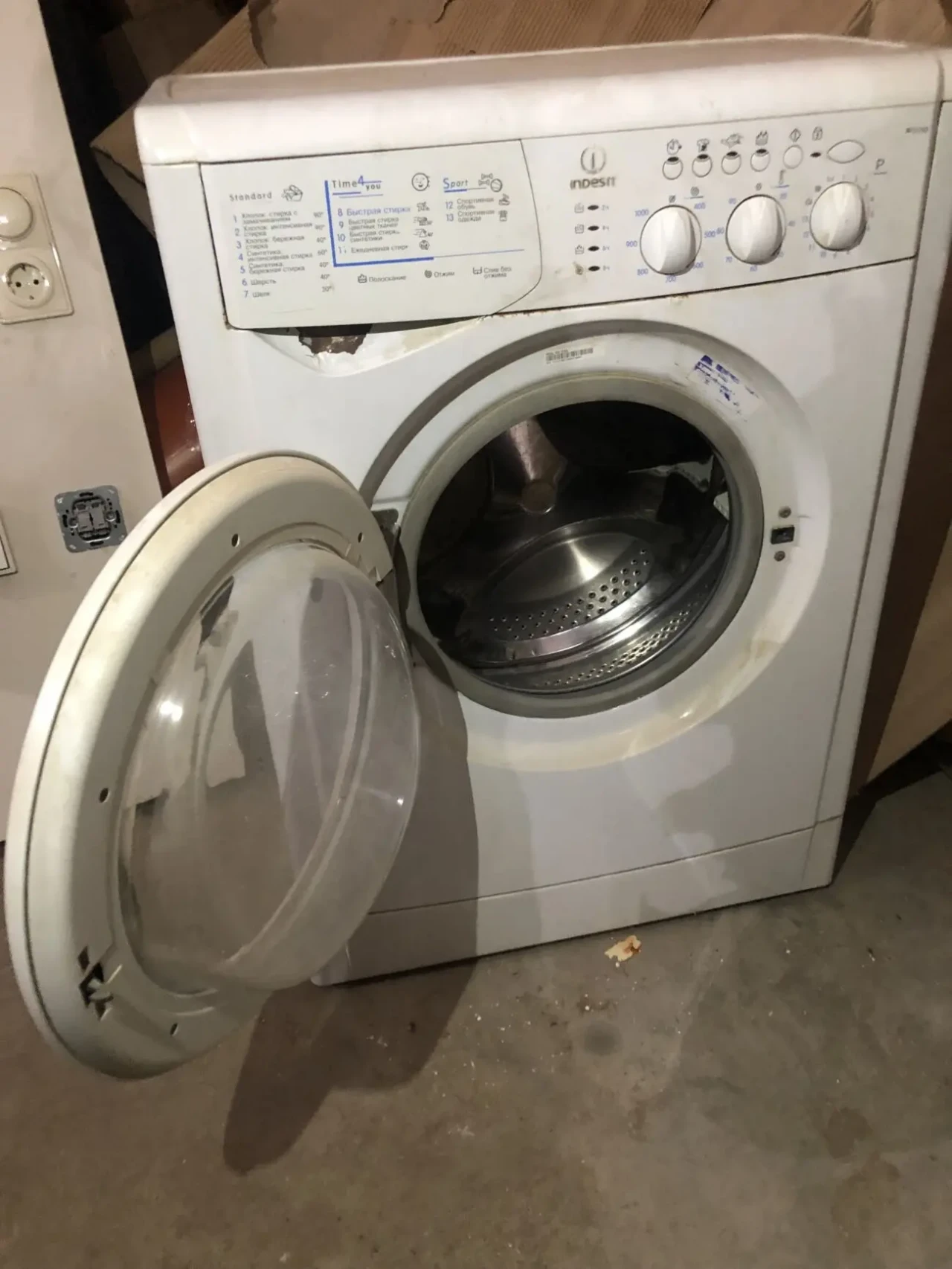 Продам стиральную машину INDESIT 2