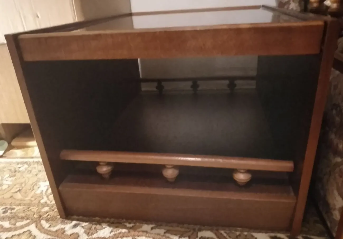 Столик журнальный деревянный двухярусный раздвижной полировка колесики