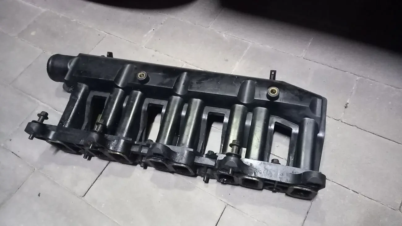 Впускиний колектор Ford mondeo mk3 2S7Q-9424-AF