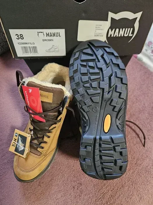 Жіночі зимові 38 розмір.