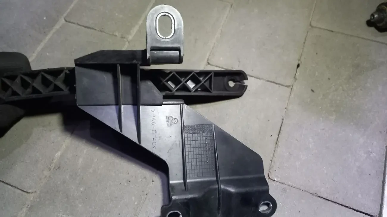 Педаль газу	Ford Mondeo	98BB9P732EA 4