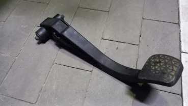 Педаль щеплення	Opel Astra H gm 28870 9010883 Педаль сцепления Астра
