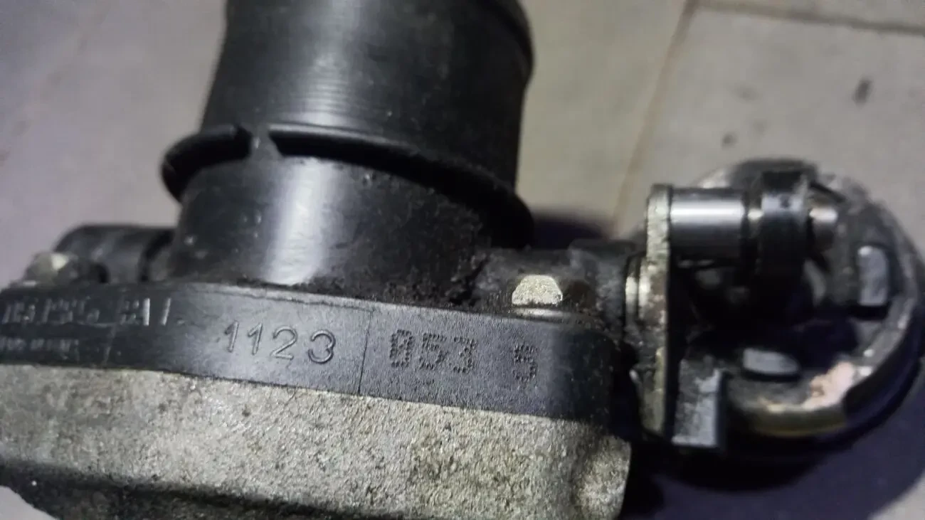 Дросельна заслонка Renault megane scenic Laguna	8200 843 370 77010497 3