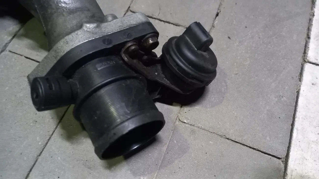 Дросельна заслонка Renault megane scenic Laguna	8200 843 370 77010497