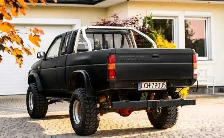 Nissan Пікап 4