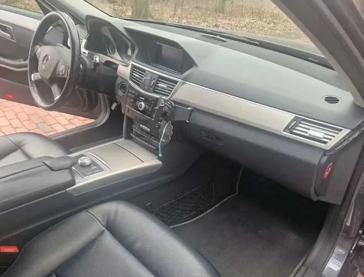 Mercedes-benz E Class 3.0 D. 9