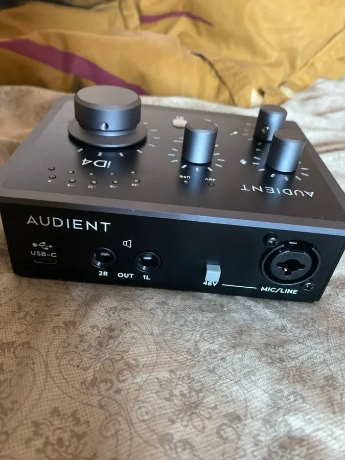 Звукова карта audient id4 mk2 3