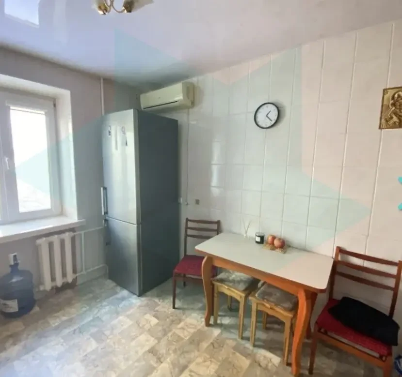 Продам 2 к кв на Красном Камне 8