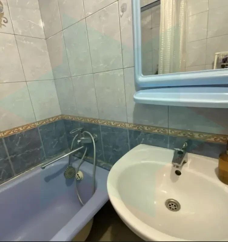 Продам 2 к кв на Красном Камне 5