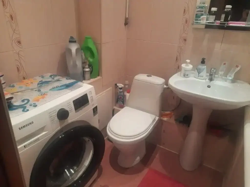 Продам 3к квартиру на Красном Камне 8