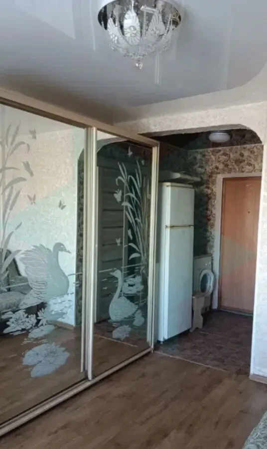 Продам 1 к кв на Коммунаре 2