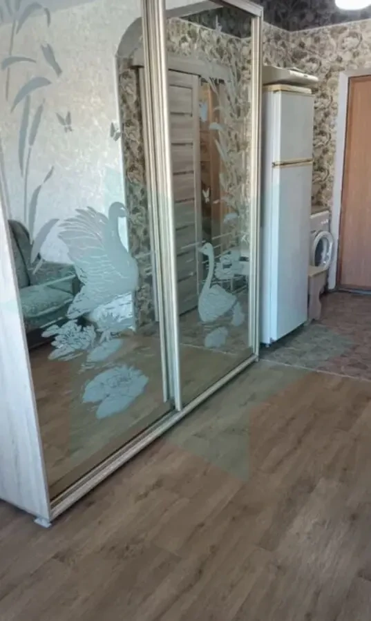 Продам 1 к кв на Коммунаре